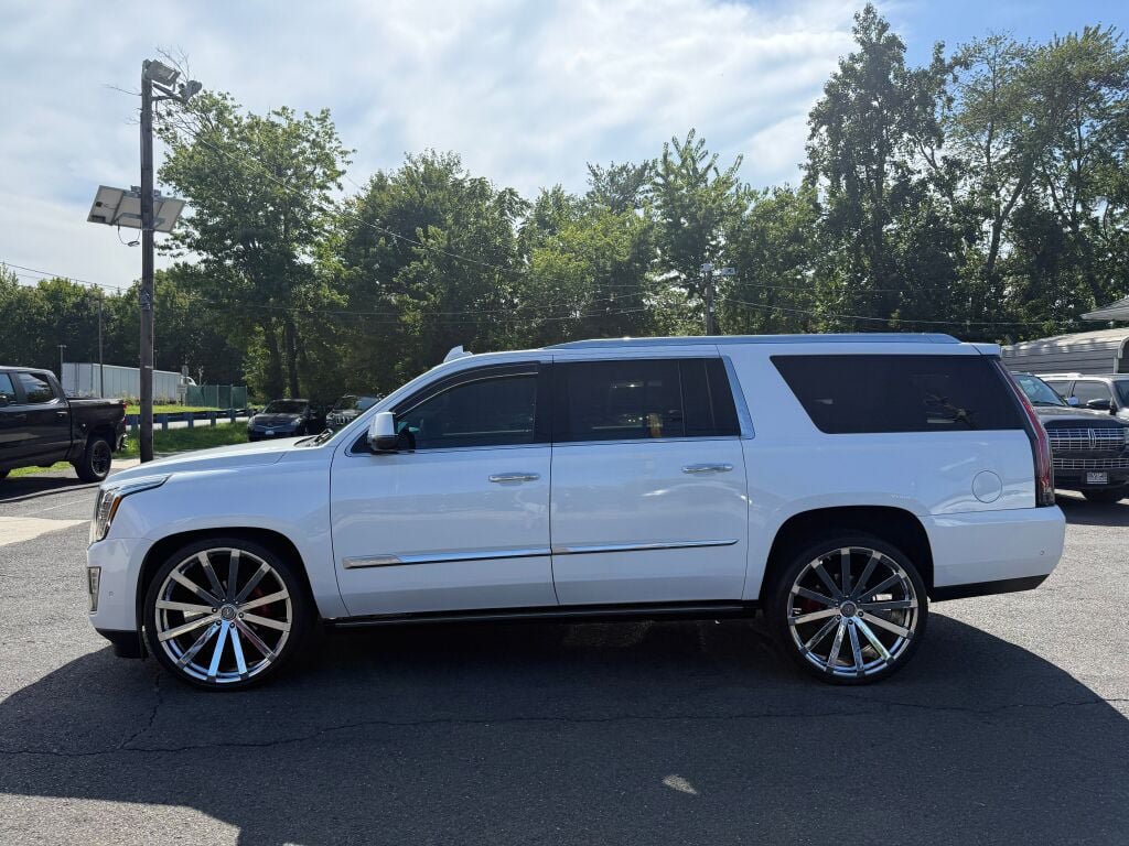 Used 2018 Cadillac Escalade ESV Premium Luxury w/ LPO, Radiant Package AWD/4WD image 4