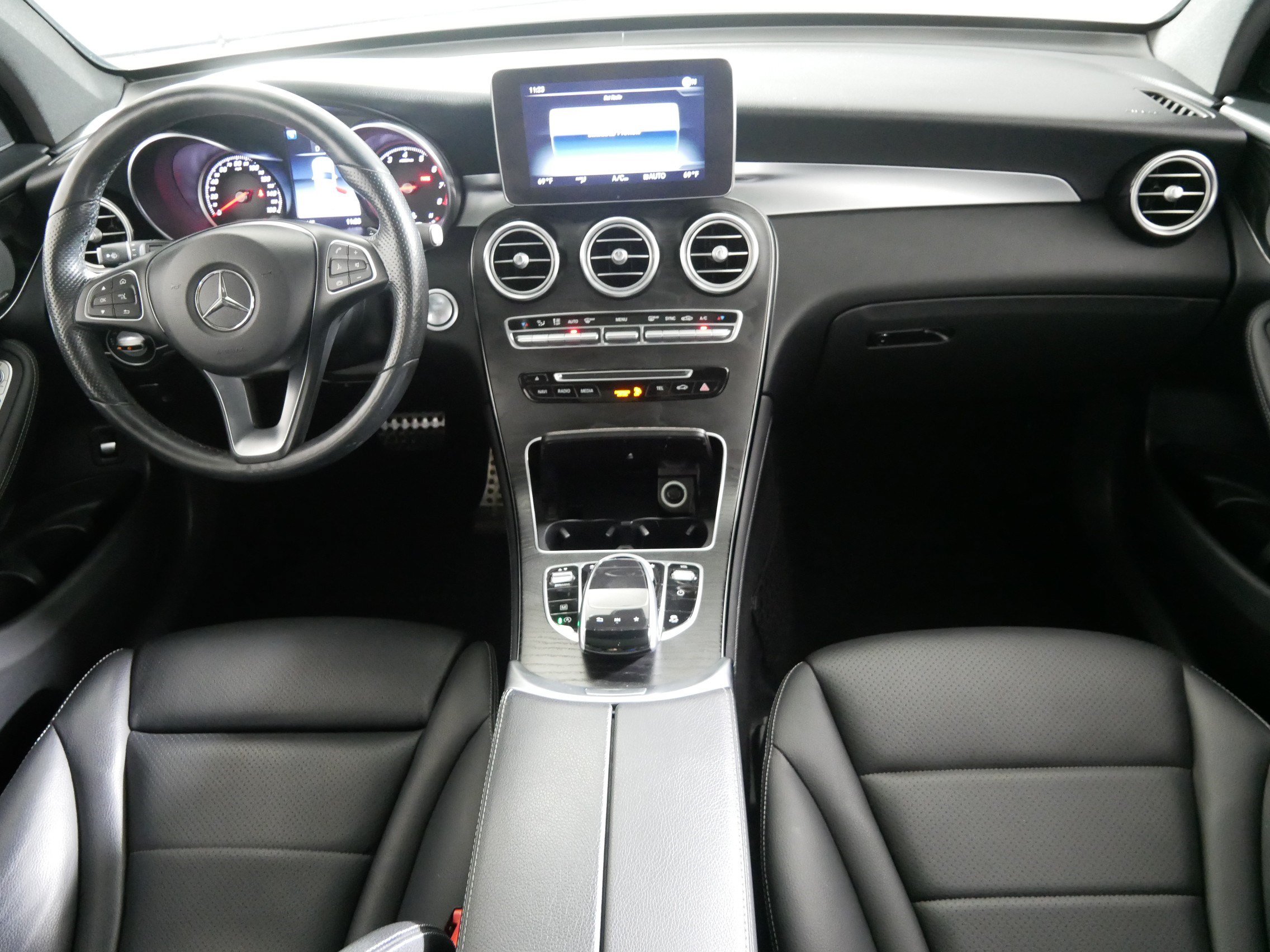Used 2018 Mercedes-Benz GLC 300 4MATIC image 10