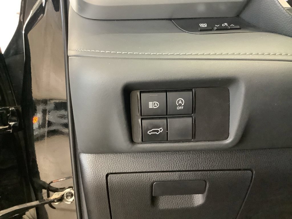 Used 2023 Toyota Highlander XLE AWD/4WD image 18