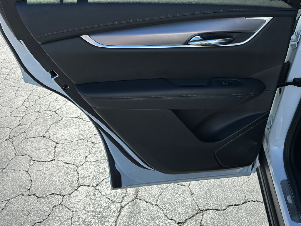 Certified 2025 Cadillac XT6 Luxury FWD image 23