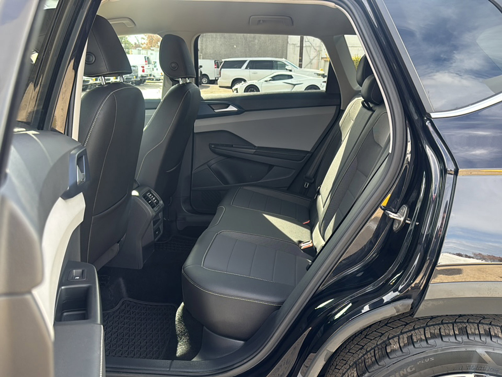 Used 2024 Volkswagen Taos SE image 18