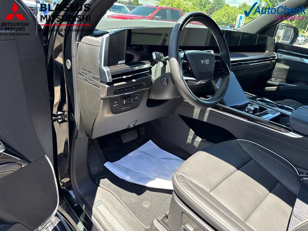 Used 2026 Cadillac Escalade Luxury AWD/4WD image 33