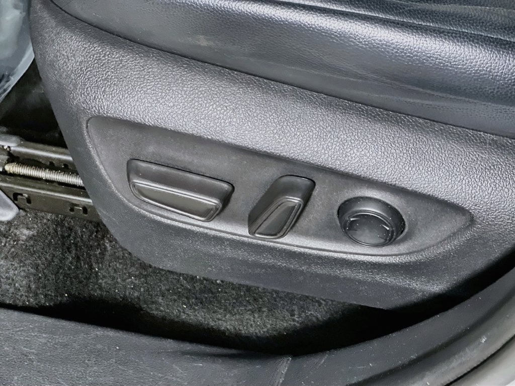 Used 2021 Toyota Highlander XLE FWD image 13