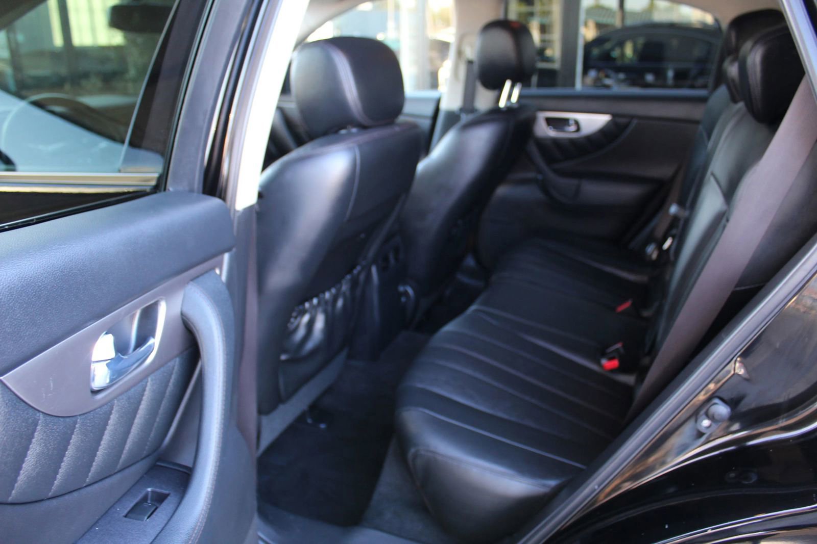 Used 2017 INFINITI QX70 3.7 w/ Premium Package image 12