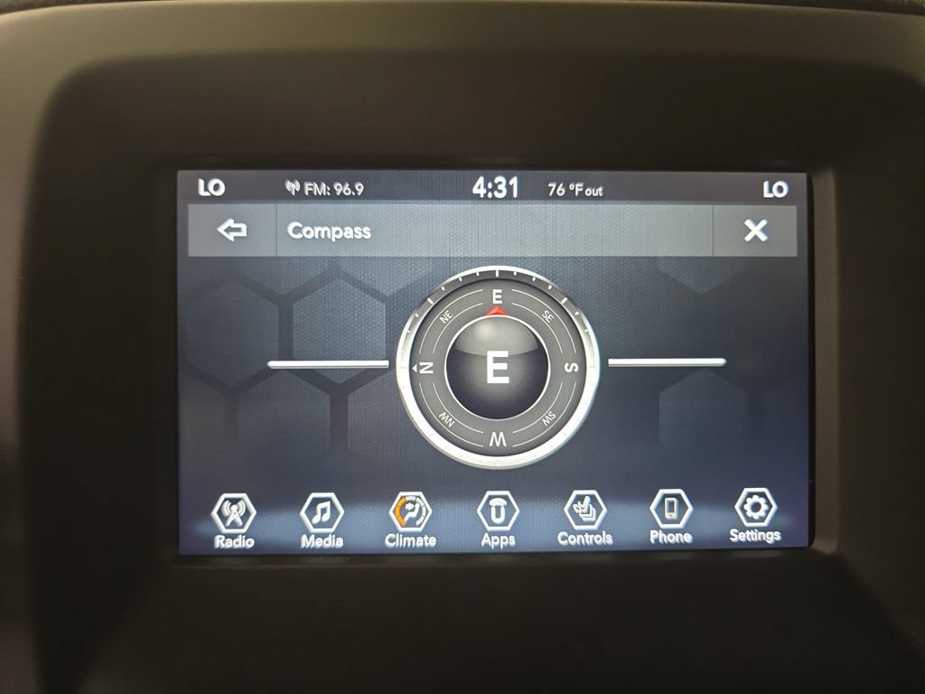 Used 2020 Jeep Compass Latitude w/ Cold Weather Group AWD/4WD image 22