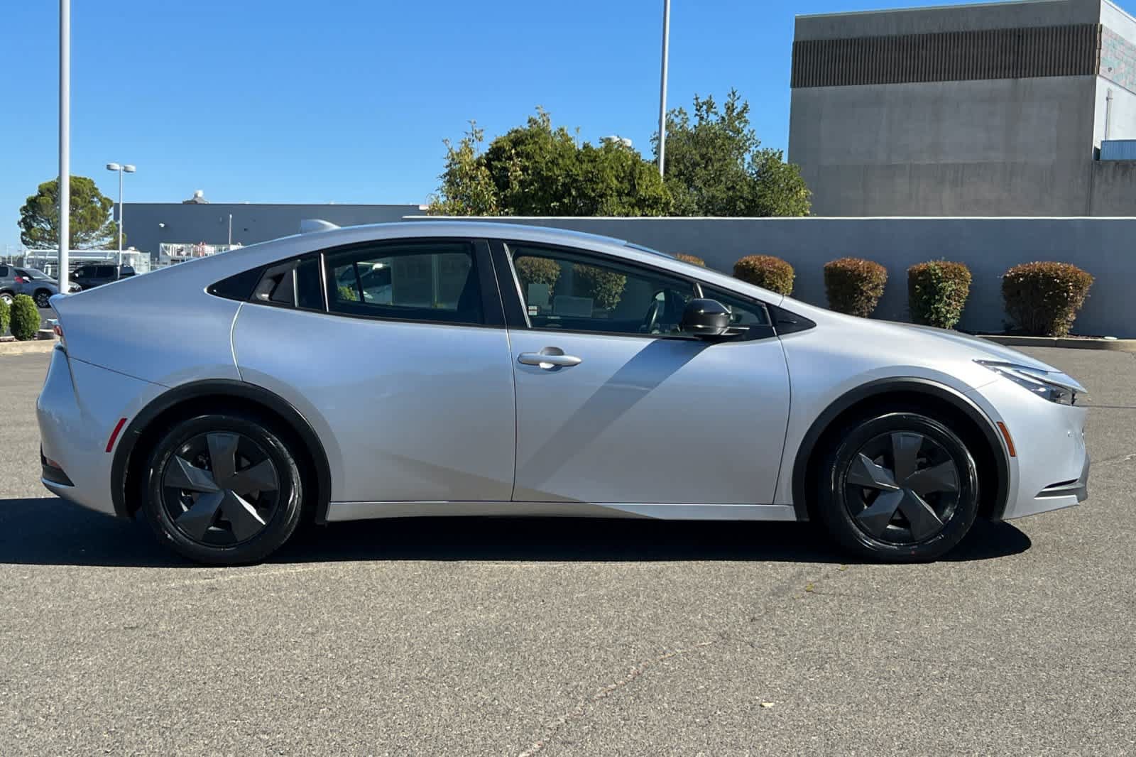 Certified 2023 Toyota Prius LE FWD image 6