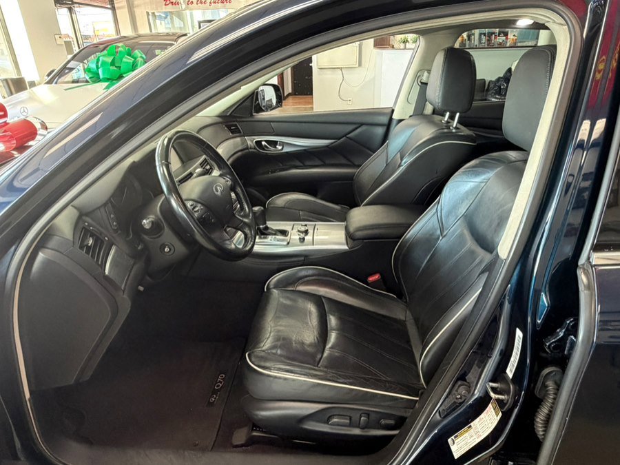 Used 2019 INFINITI Q70 Luxe RWD image 18