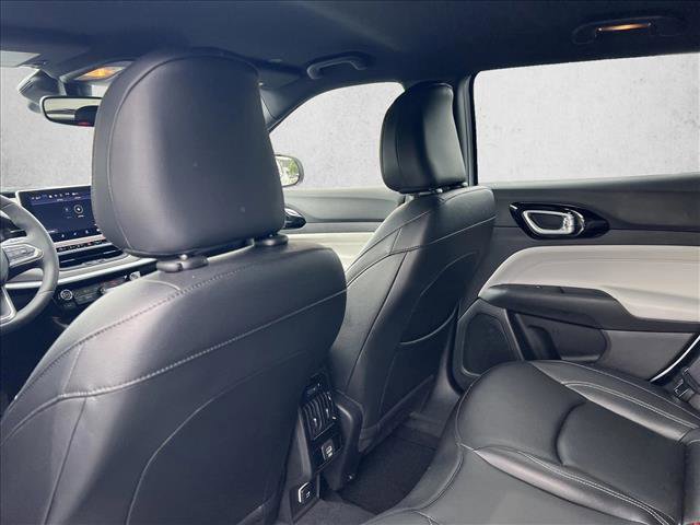 Used 2025 Jeep Compass Limited AWD/4WD image 17