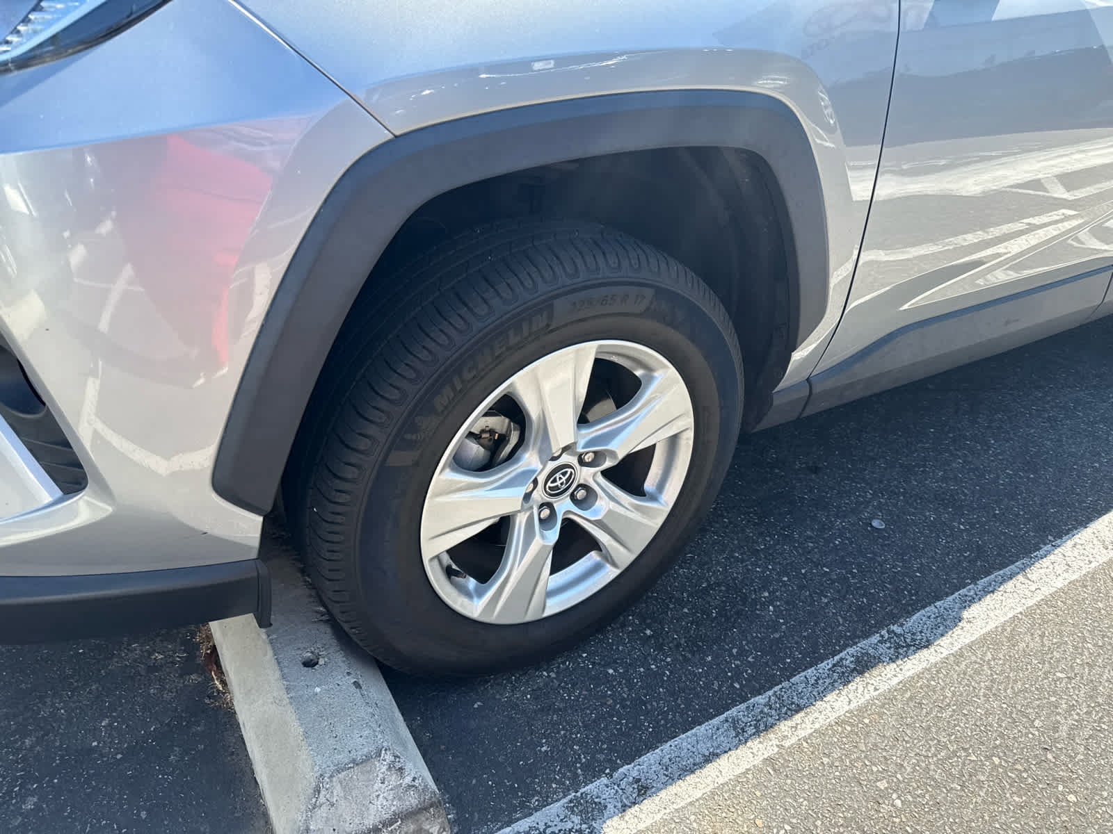Certified 2020 Toyota RAV4 XLE AWD/4WD image 5