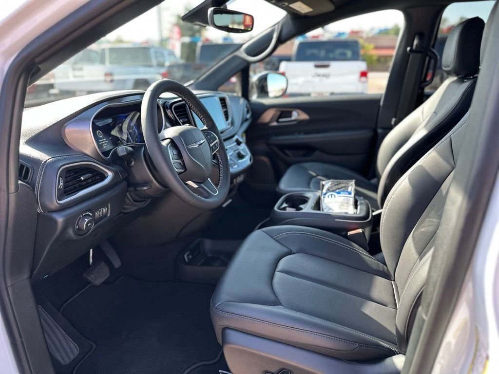 New 2025 Chrysler Pacifica Select image 19