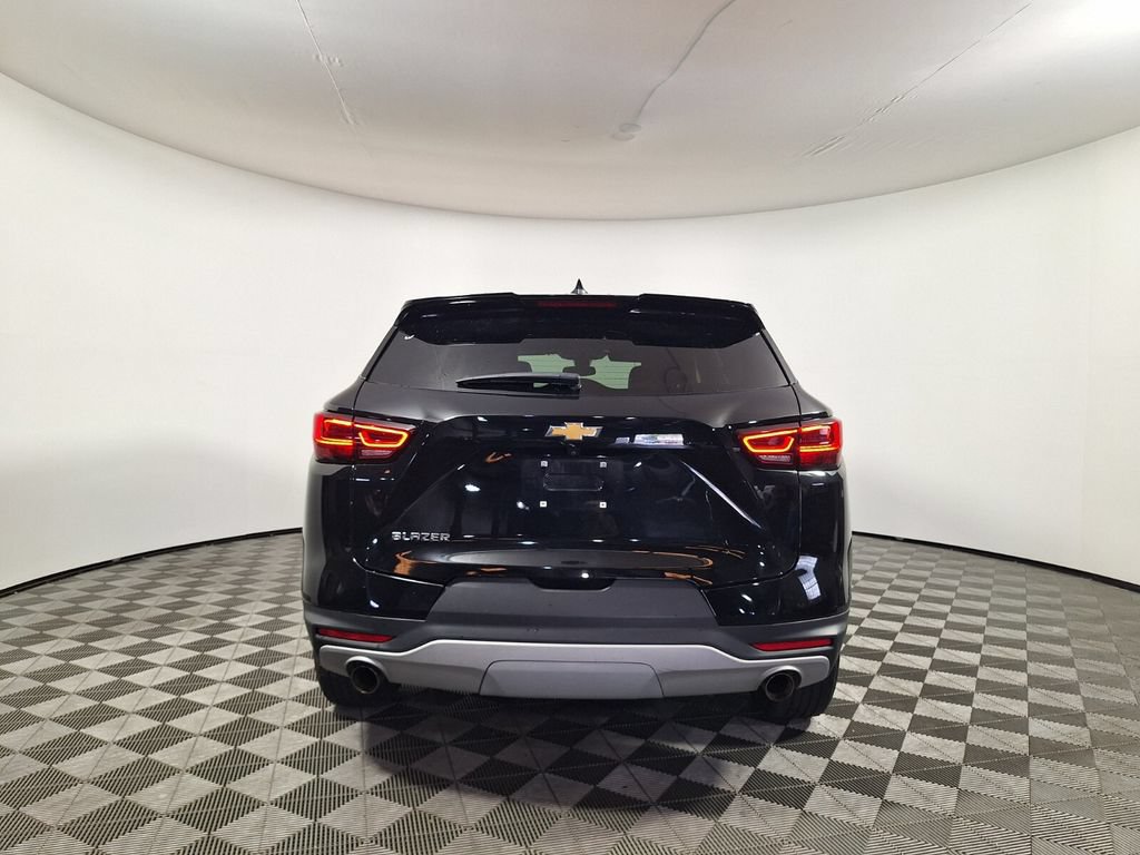Used 2025 Chevrolet Blazer LT FWD image 6