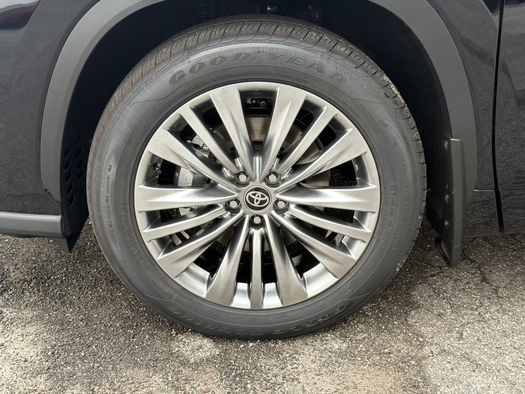 New 2026 Toyota Highlander Platinum AWD/4WD image 14