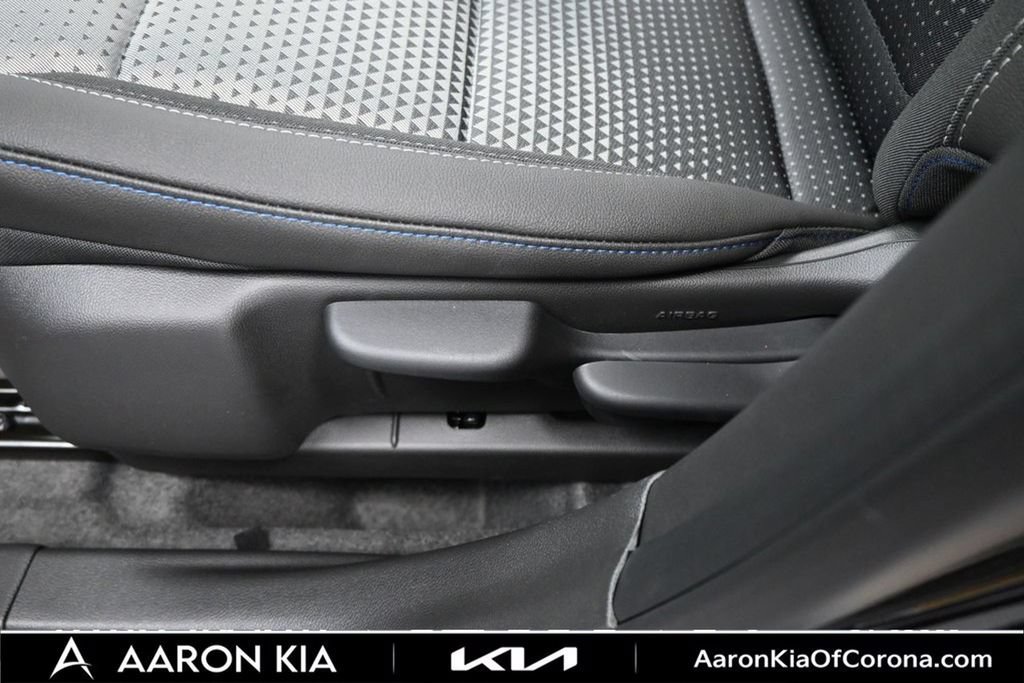 Used 2026 Chevrolet Trax LT w/ Sunroof Package FWD image 18