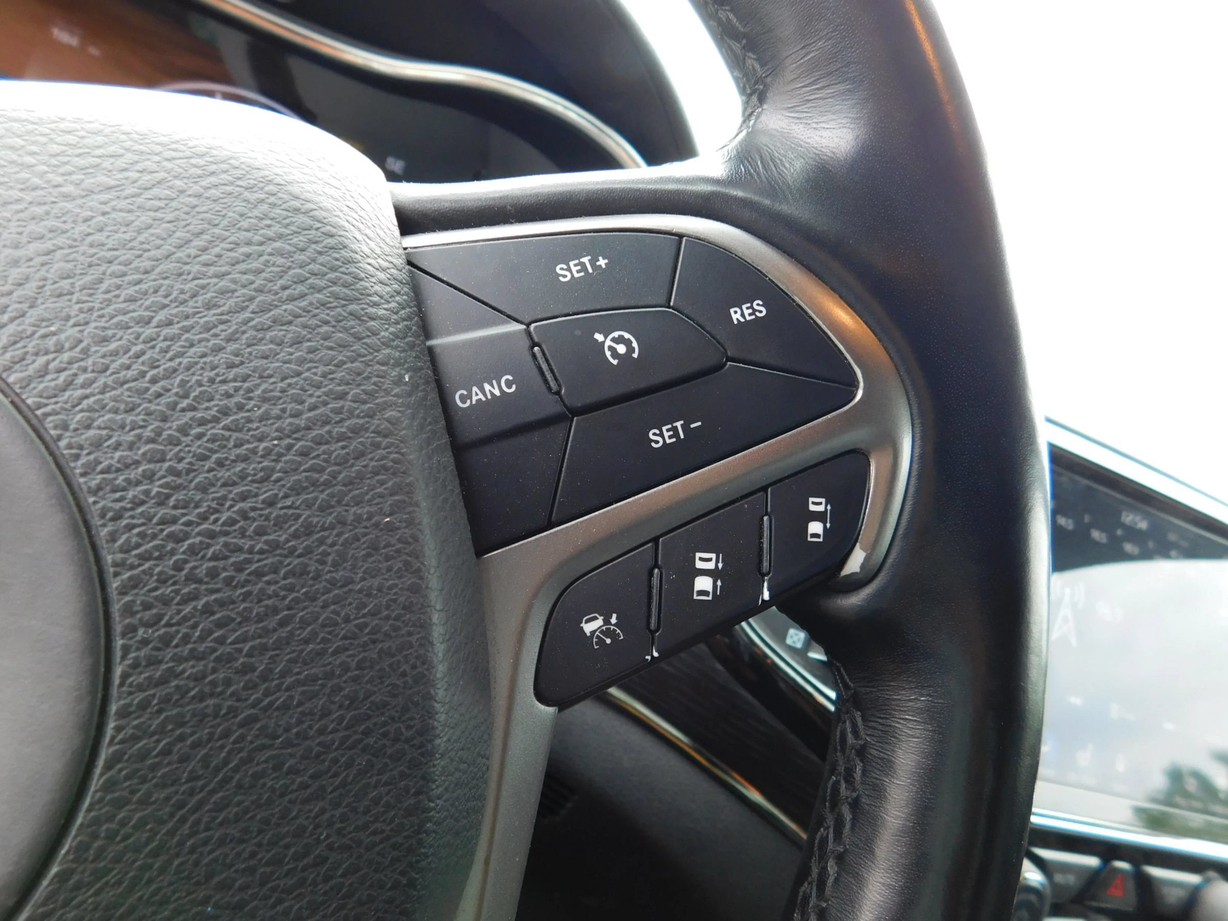 Used 2021 Jeep Grand Cherokee High Altitude AWD/4WD image 28