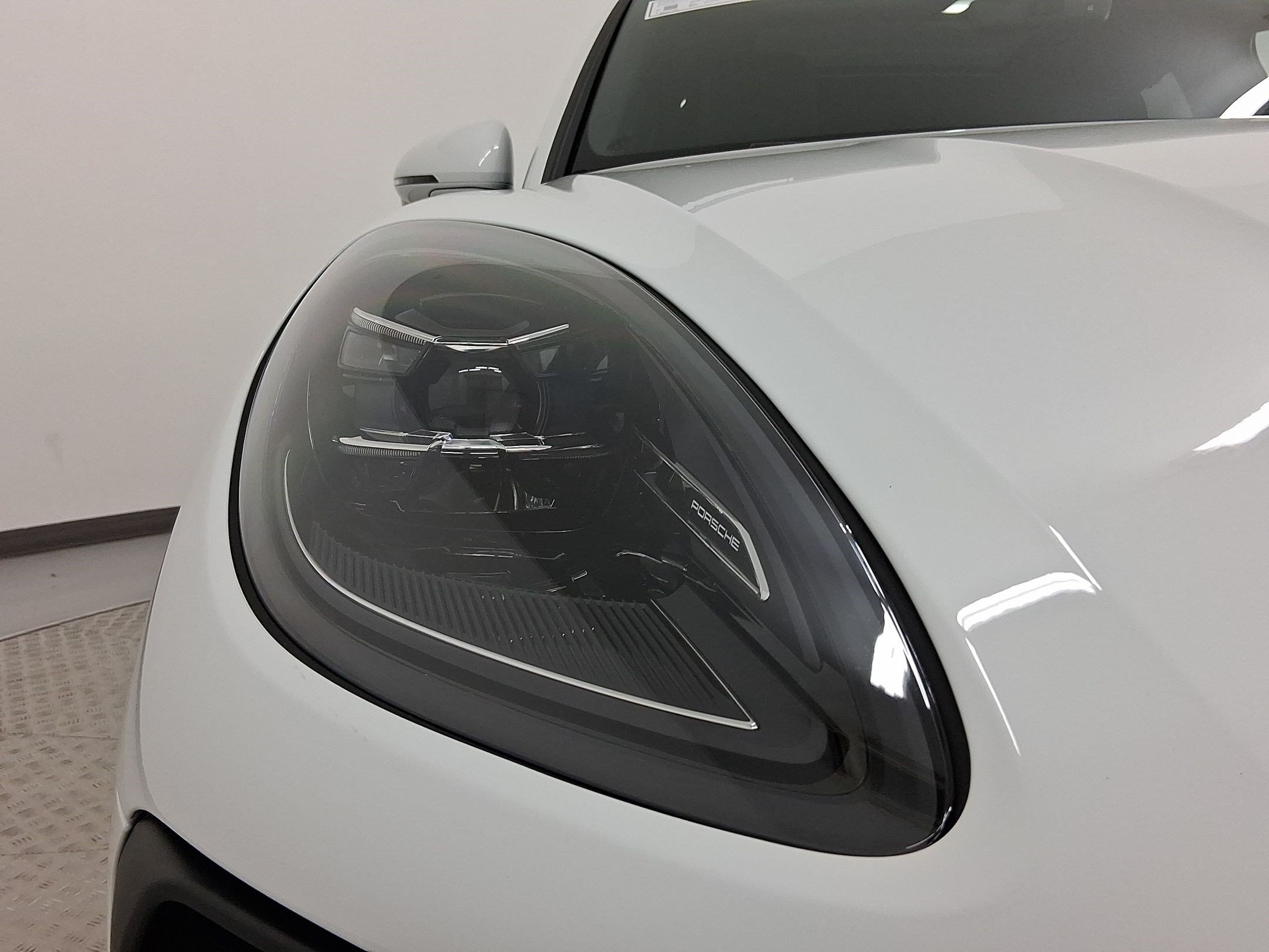 Used 2026 Porsche Macan AWD/4WD image 11