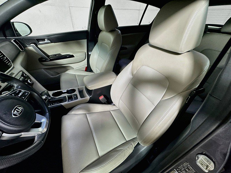 Used 2022 Kia Sportage Nightfall Edition w/ Nightfall Fwd Premium Package image 11