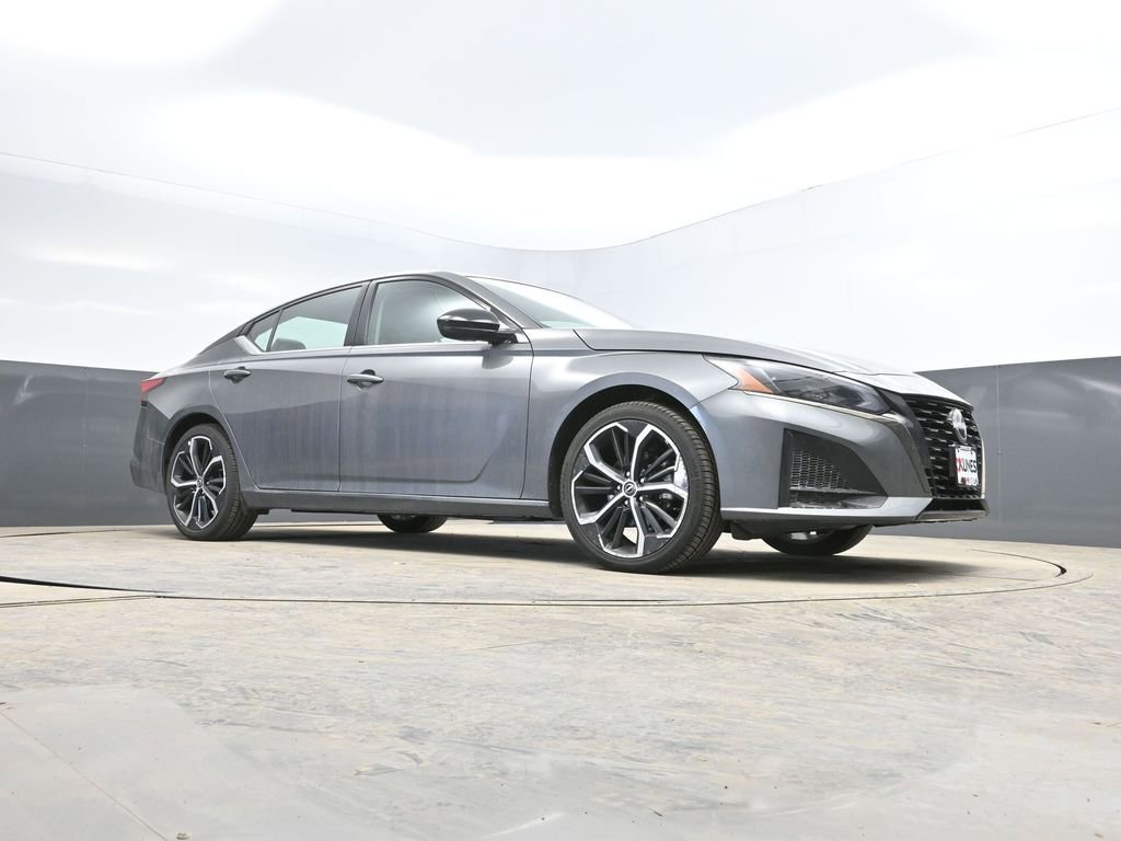 Used 2025 Nissan Altima 2.5 SR image 30