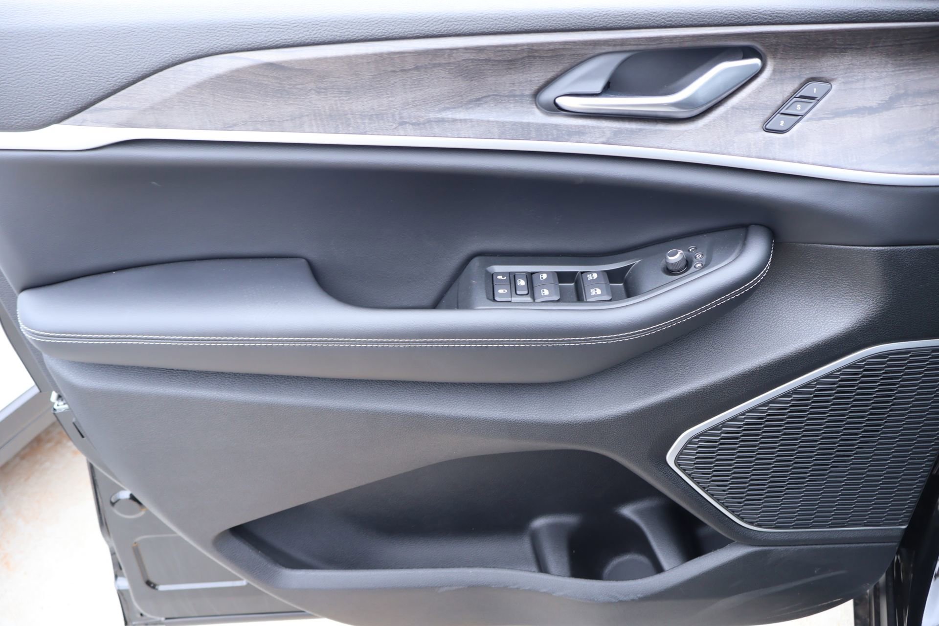 New 2026 Jeep Grand Cherokee Limited AWD/4WD image 15