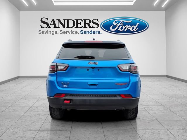 Used 2025 Jeep Compass Trailhawk w/ Trailhawk Elite Group image 3