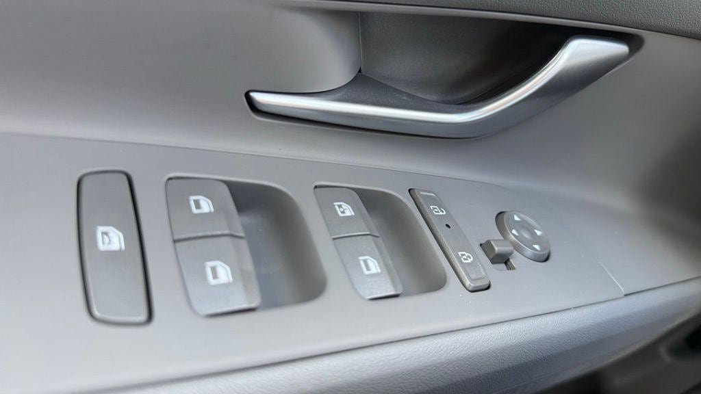 New 2026 Hyundai Elantra SEL FWD image 15