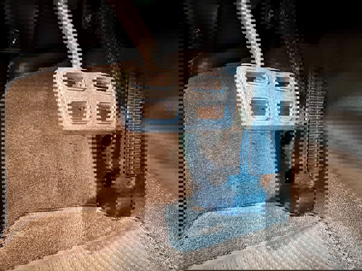 Used 2000 Chevrolet Corvette Coupe w/ Memory Pkg image 16