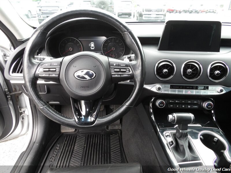 Used 2018 Kia Stinger Premium AWD/4WD image 15