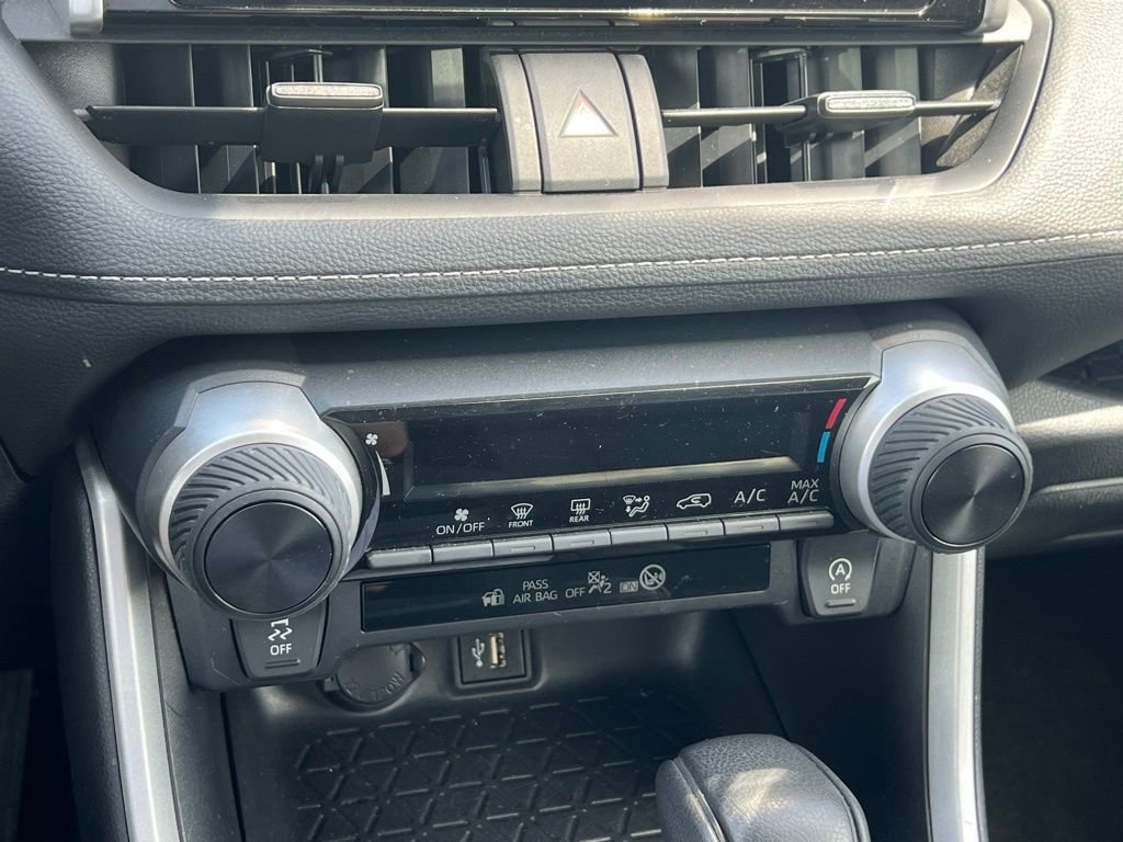 Used 2024 Toyota RAV4 LE AWD/4WD image 33