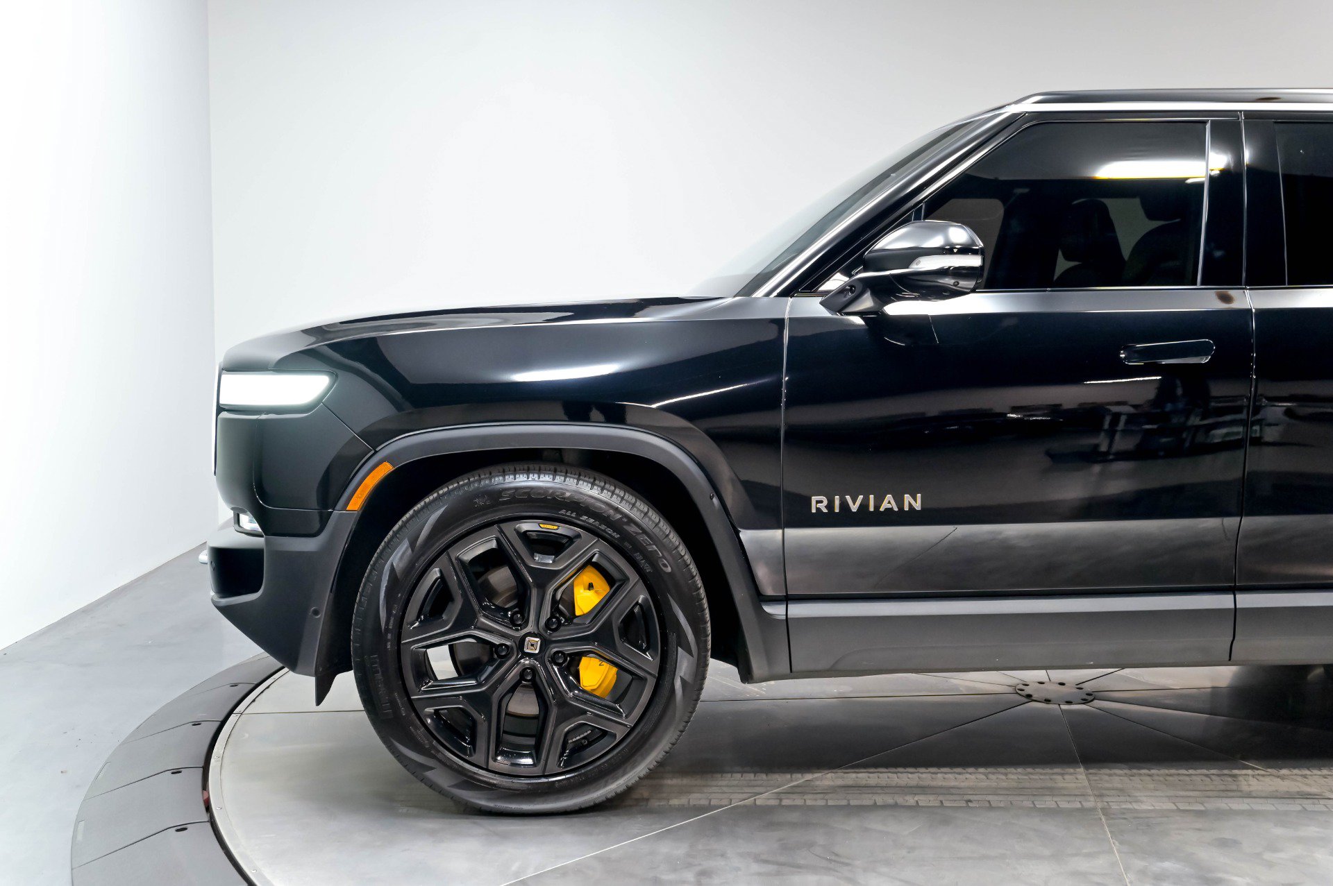 Used 2023 Rivian R1S Adventure AWD/4WD image 41