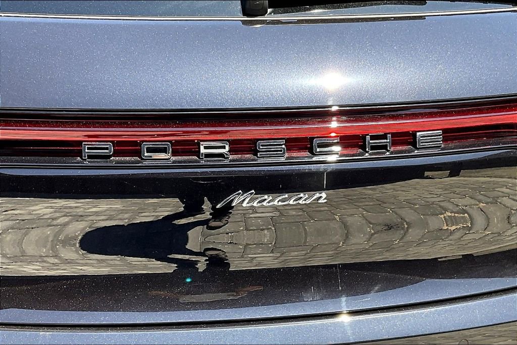 Certified 2025 Porsche Macan image 33