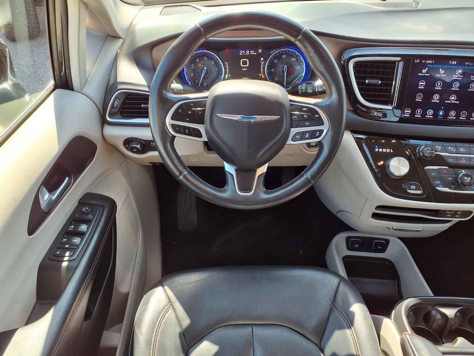Used 2018 Chrysler Pacifica Touring-L w/ Advanced Safetytec Group FWD image 11