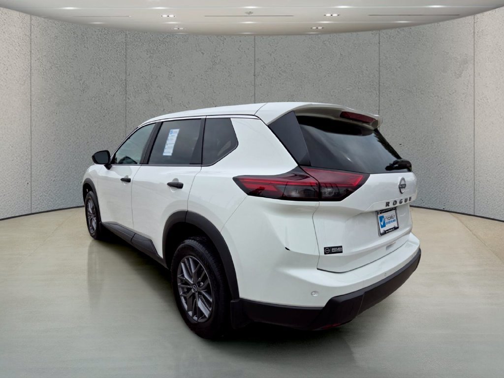 Used 2026 Nissan Rogue S FWD image 3
