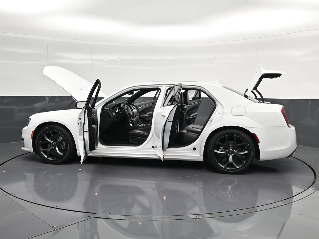 Used 2023 Chrysler 300 S w/ Comfort Group RWD image 39