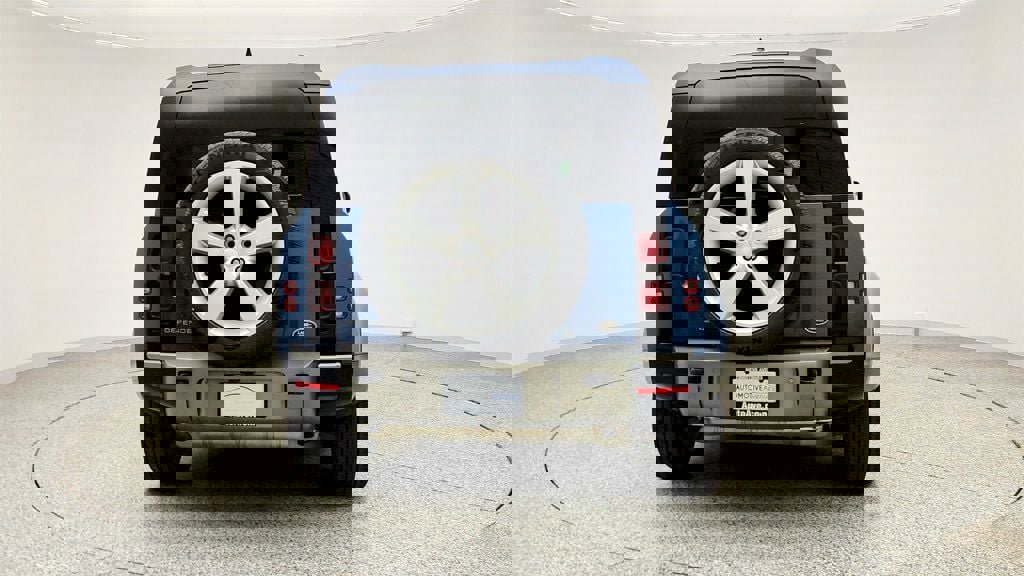 Used 2023 Land Rover Defender 110 X-Dynamic SE image 6