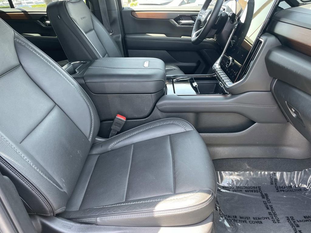 Used 2025 GMC Yukon Denali AWD/4WD image 29