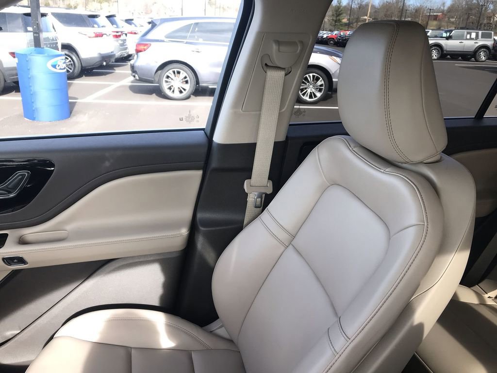 Used 2023 Lincoln Aviator AWD w/ Premium Package image 25