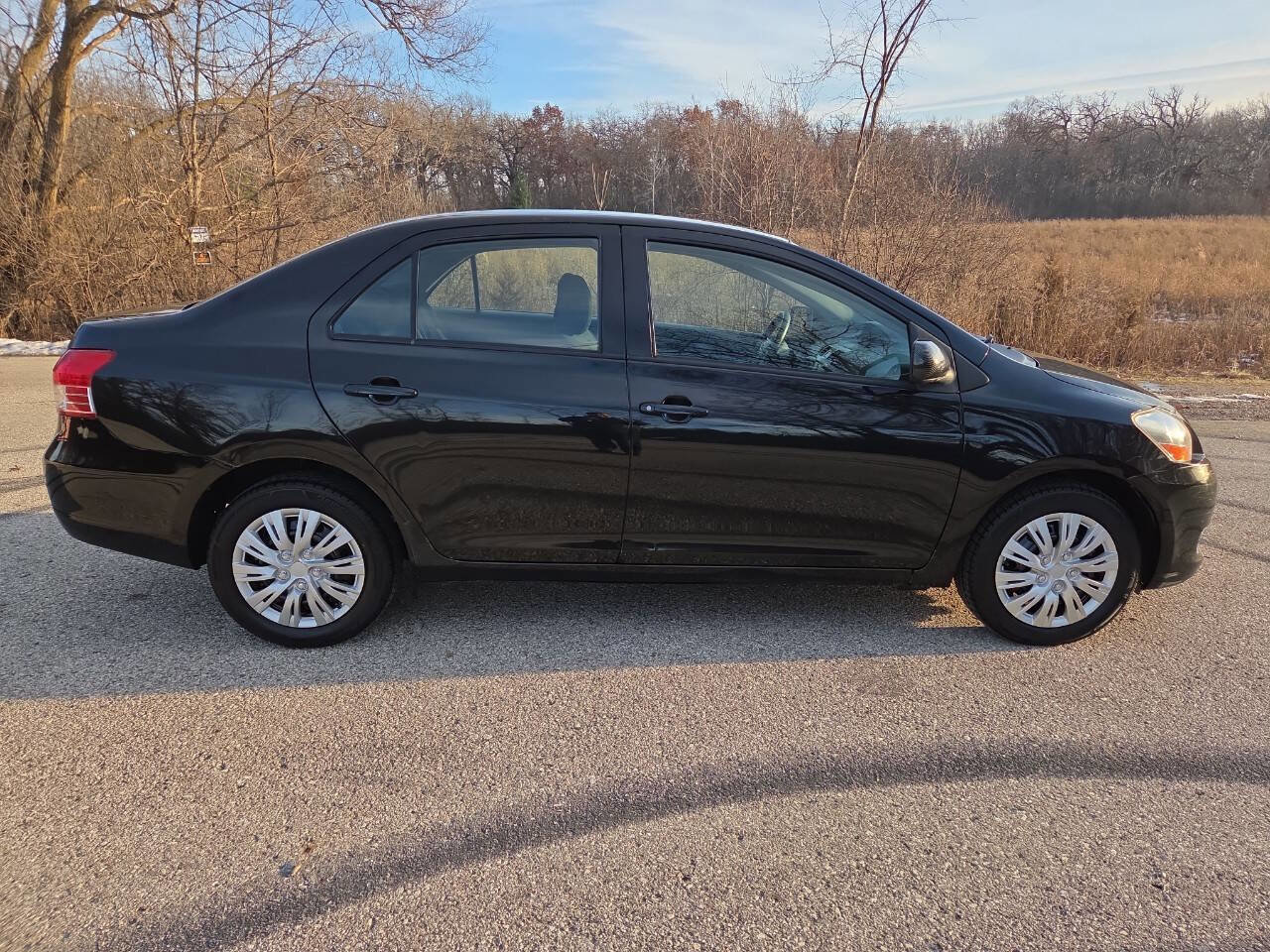 Used 2010 Toyota Yaris Sedan image 8