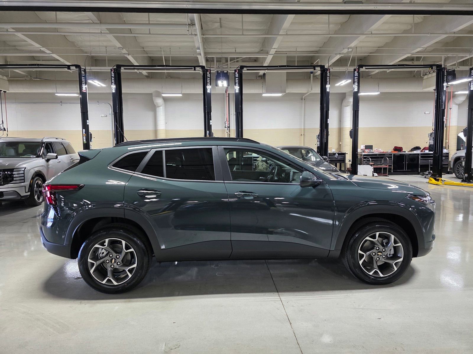 New 2026 Chevrolet Trax LT w/ Driver Confidence Package FWD image 8