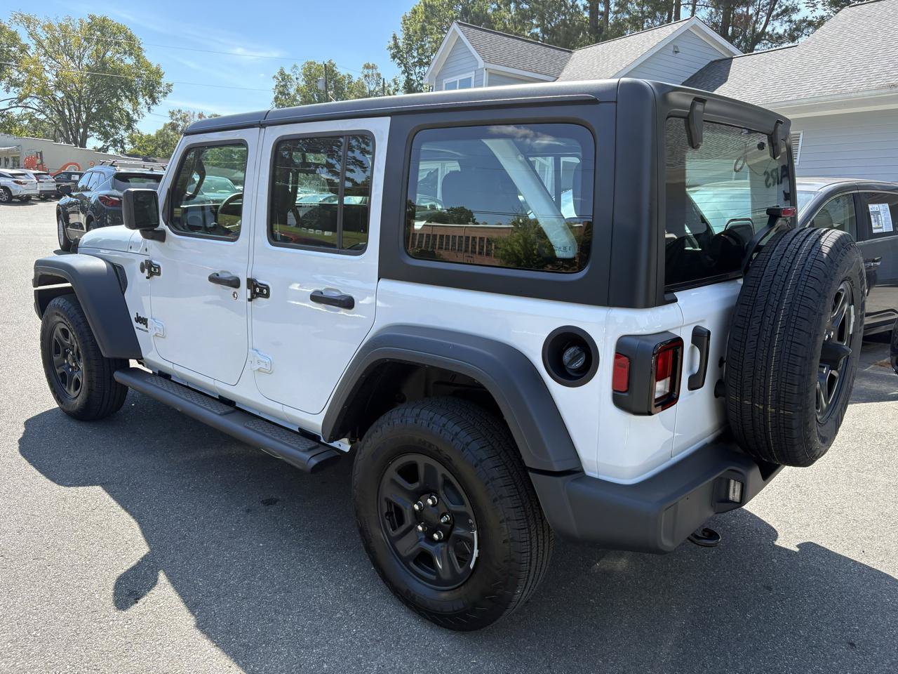 Used 2026 Jeep Wrangler Unlimited Sport AWD/4WD image 3