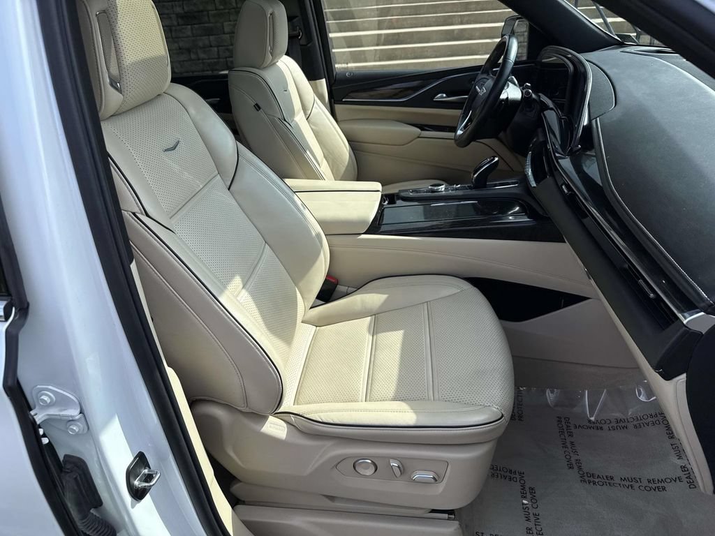 Used 2023 Cadillac Escalade Premium Luxury w/ Performance Package AWD/4WD image 7