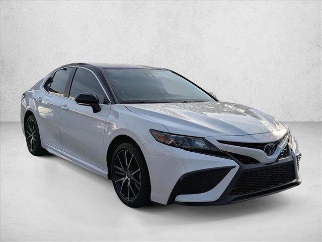 Used 2022 Toyota Camry SE image 4