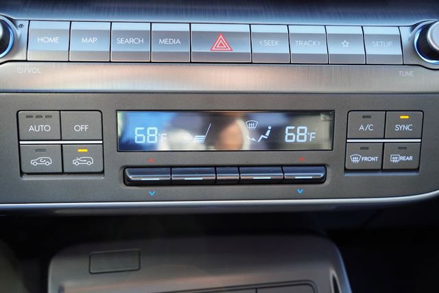 Used 2024 Hyundai Kona Limited image 28