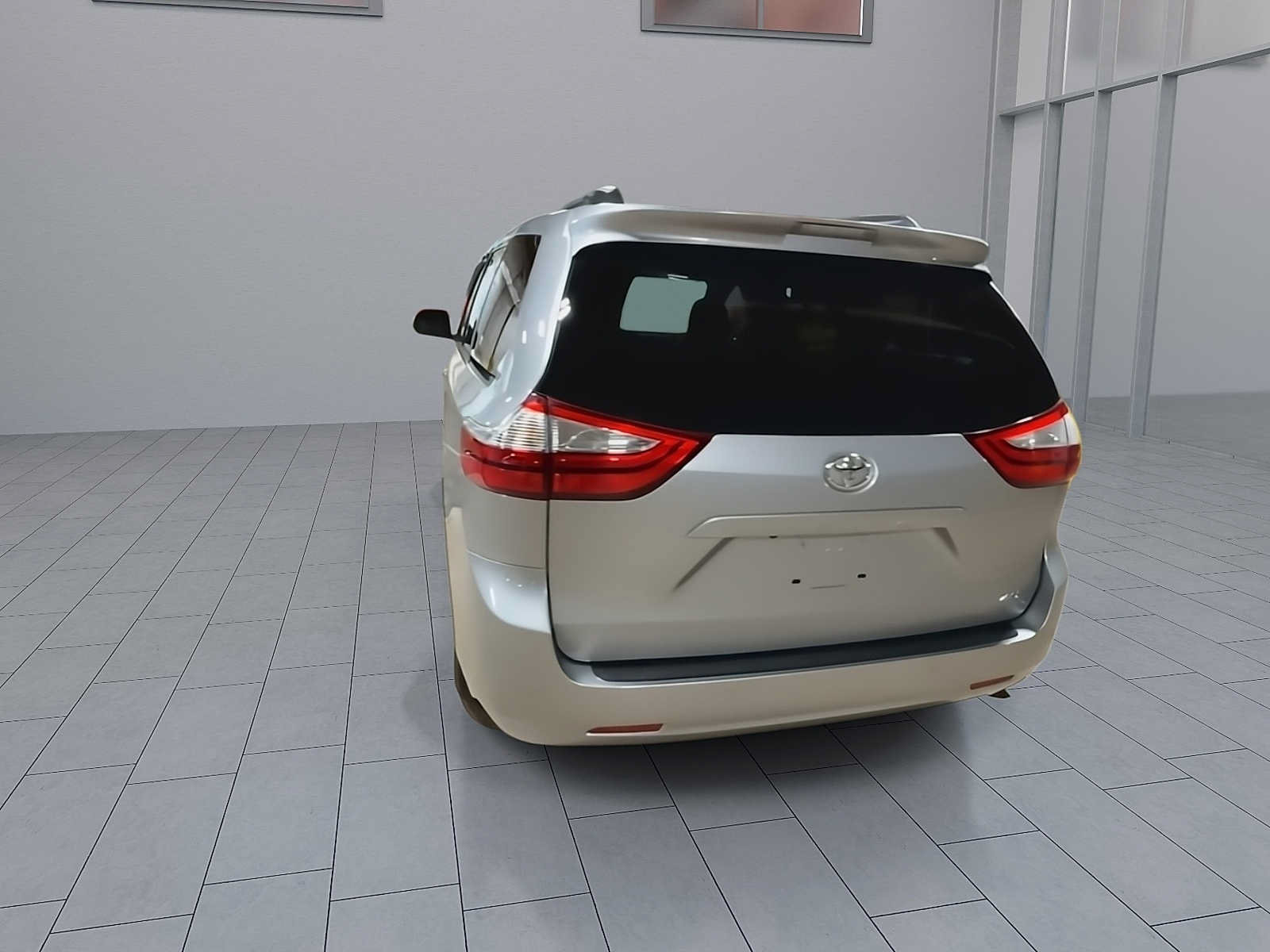 Used 2015 Toyota Sienna XLE w/ XLE Navigation Package FWD image 7