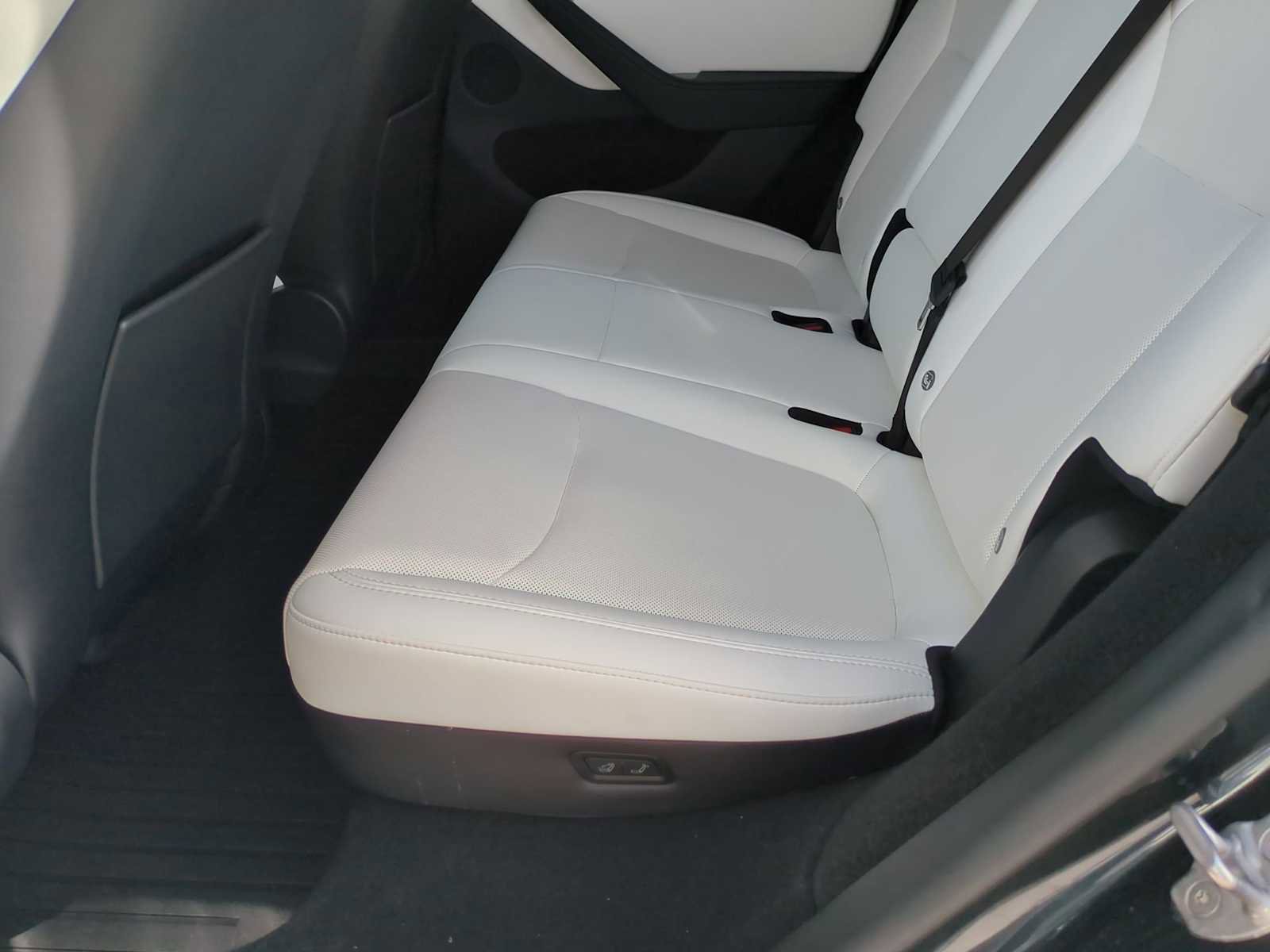 Used 2026 Tesla Model Y 2WD image 24