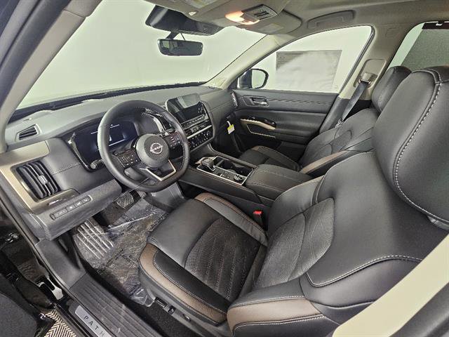 New 2025 Nissan Pathfinder Platinum AWD/4WD image 31