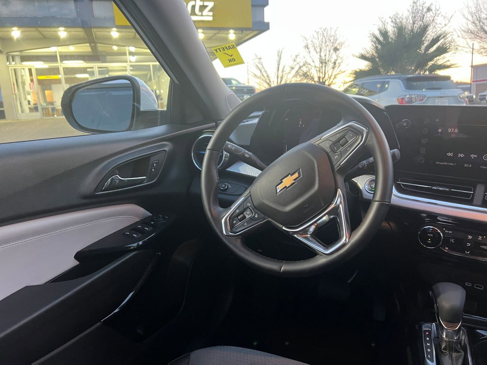 Used 2025 Chevrolet Trax LT w/ LT Convenience Package image 34