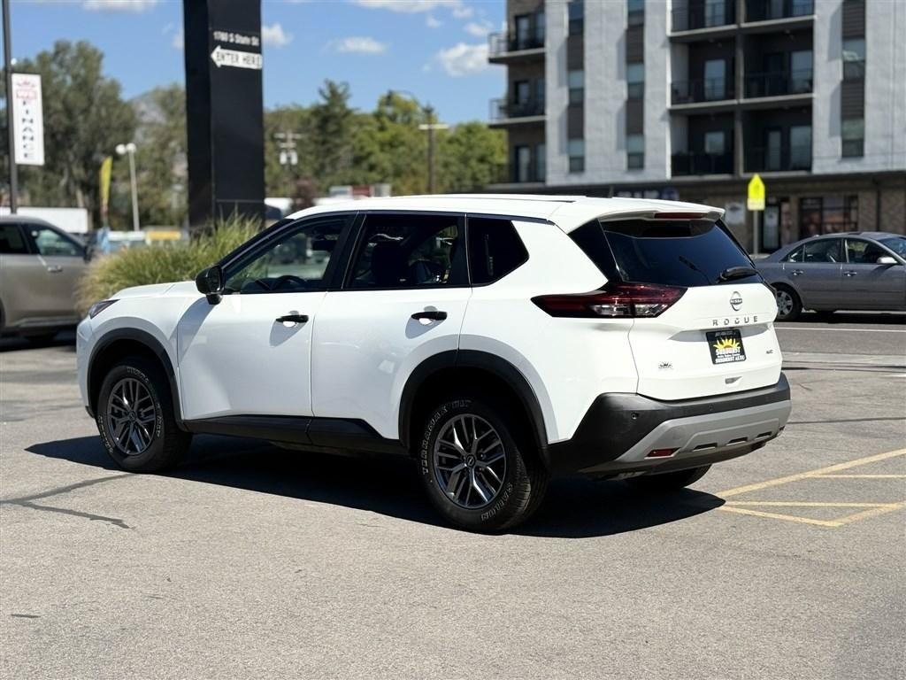 Used 2023 Nissan Rogue S AWD/4WD image 5