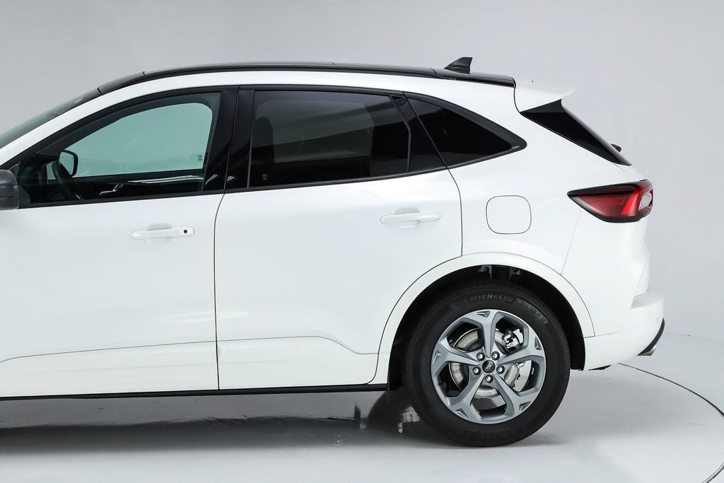 Used 2023 Ford Escape ST-Line w/ Tech Pack #1 FWD image 5