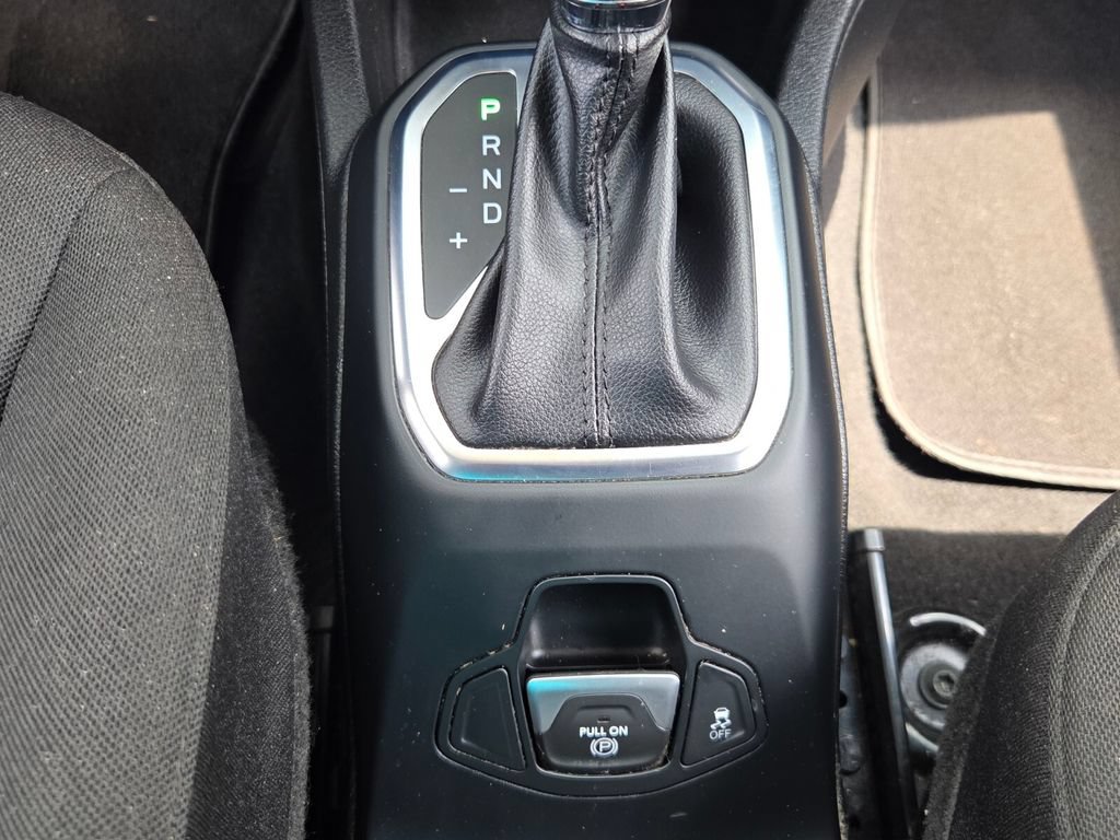 Used 2019 Jeep Renegade Latitude FWD image 22