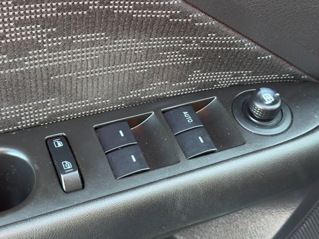 Used 2010 Ford Fusion SE image 24