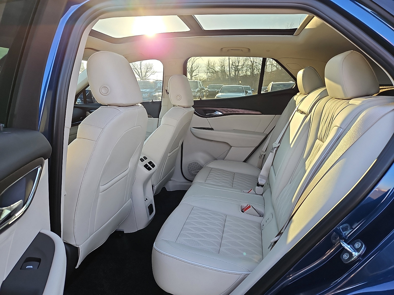 Certified 2022 Buick Envision Avenir w/ Technology Package II image 10